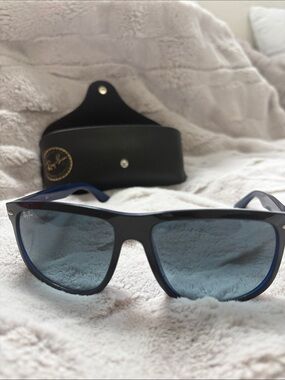 Ray-Ban Men’s Black and Blue Frame Sunglasses with Blue Lenses